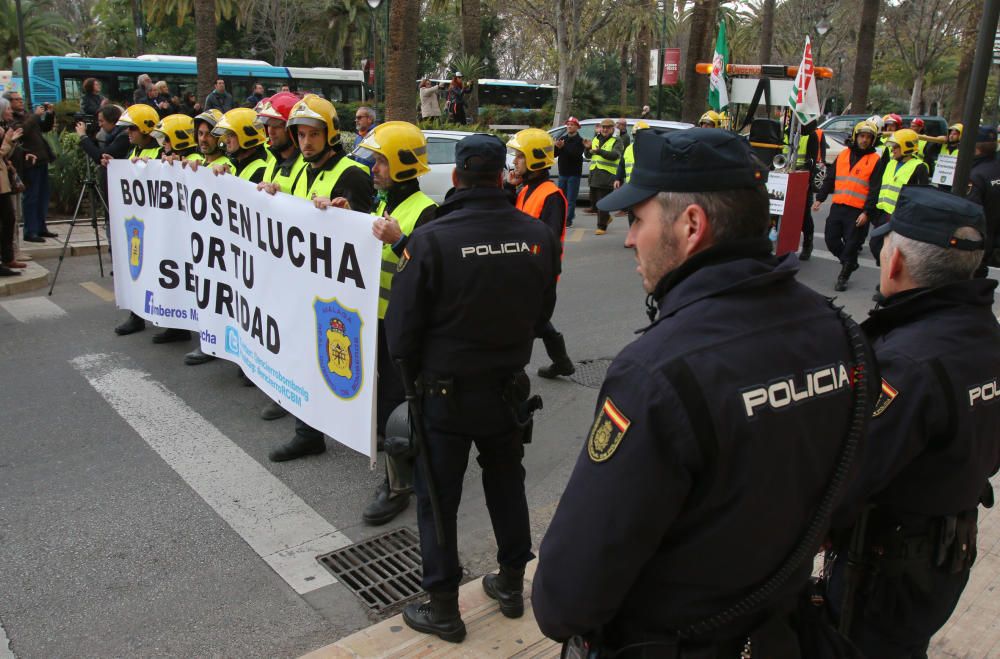 El colectivo se manifiesta en las calles en una marcha que ha concluido frente al Ayuntamiento