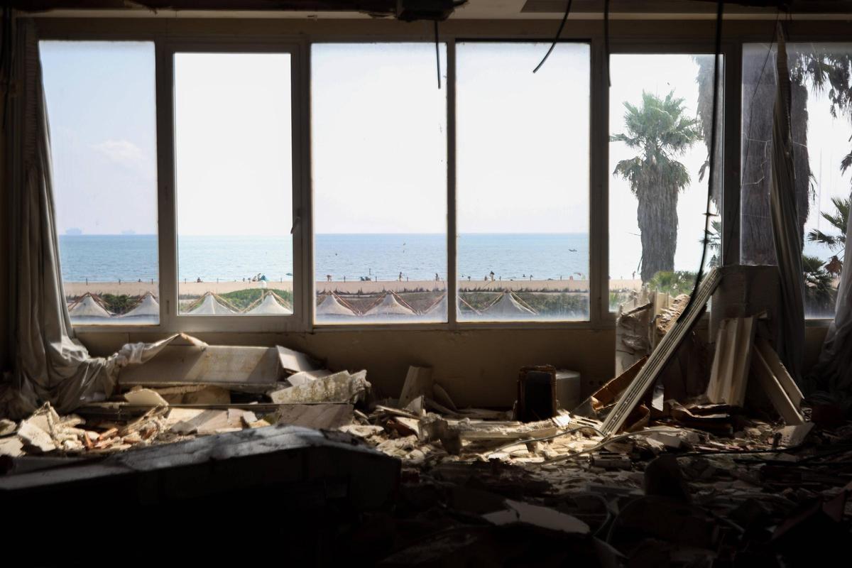 Una de las habitaciones del Sidi Saler, con la playa al fondo