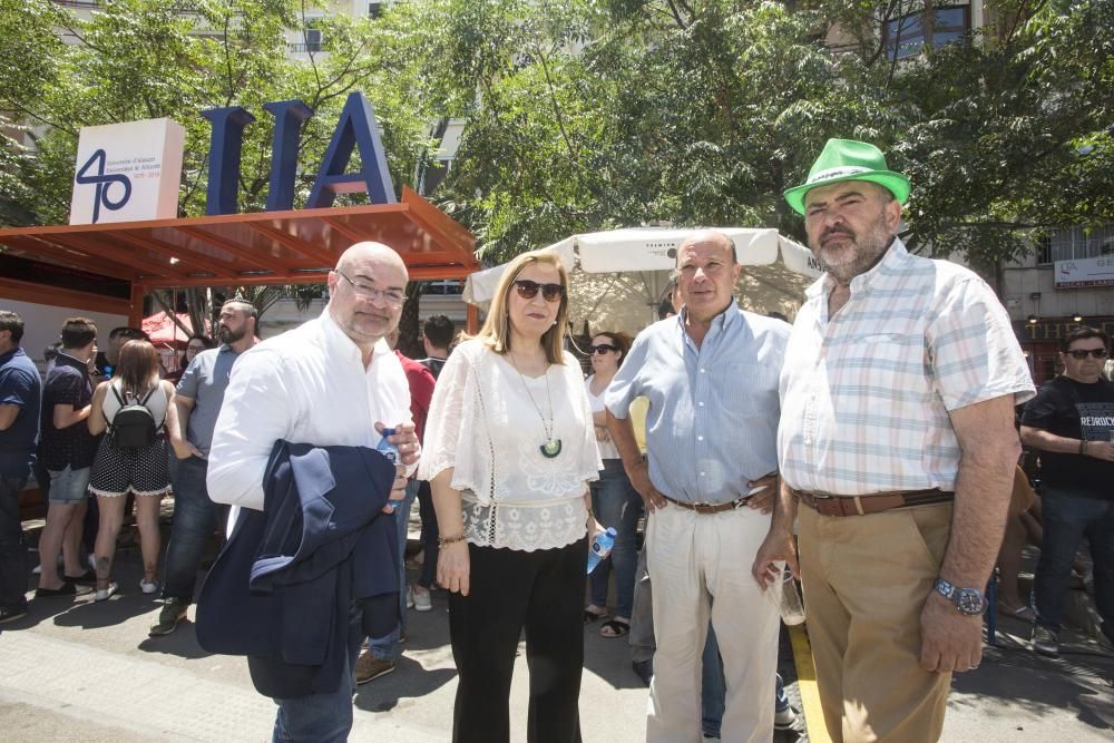 La excelente mascletà de los granadinos, con un terremoto final interminable en dos alturas, provoca la primera gran ovación del concurso de Hogueras