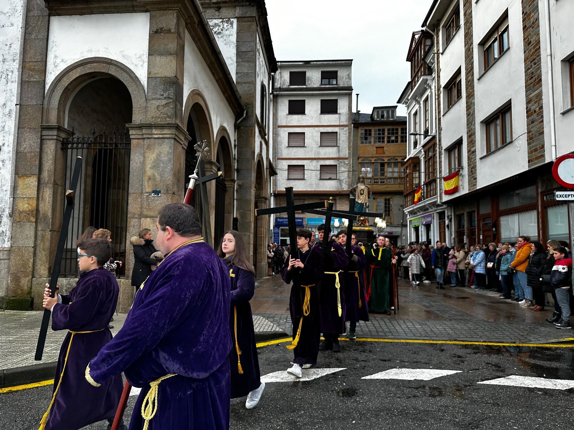 En imágenes: lo mejor de la íntima procesión de la Soledad de Luarca