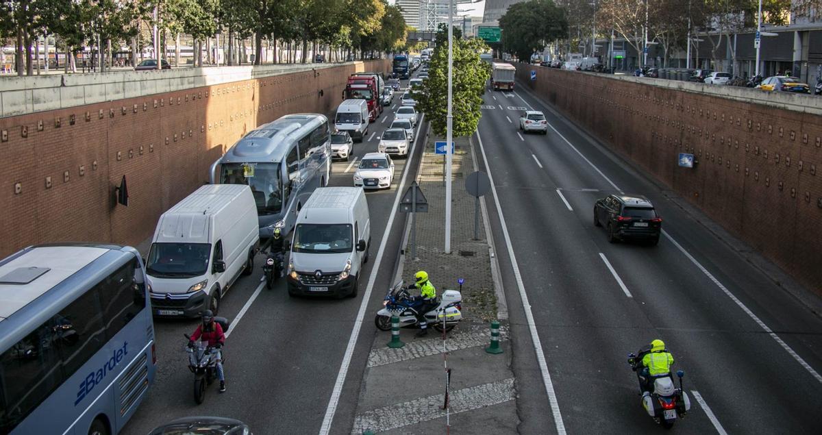 Barcelona només cobra un 23% de les multes per zones de baixes emissions