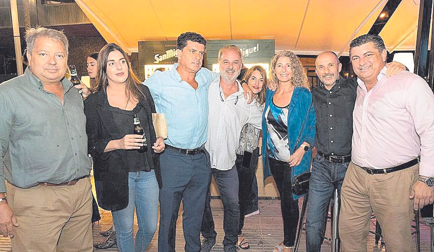 Manolo Hernández, Joana Barceló, Emilio Hernández, Juan Ávila, Paloma Fernández, Ana Benaveret, Antonio Parada y Alberto Hernández.