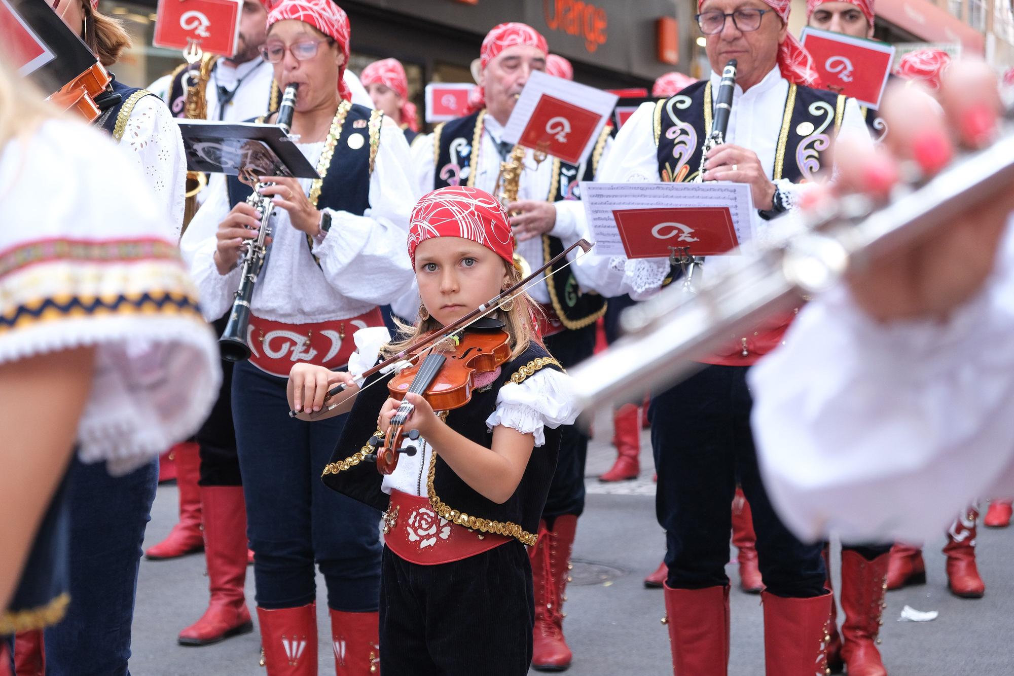 Genios y tesoros en el Desfile Infantil de Elda