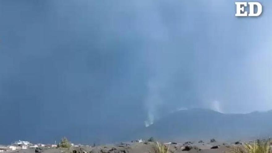 Erupción desde la carretera del Hoyo Todoque