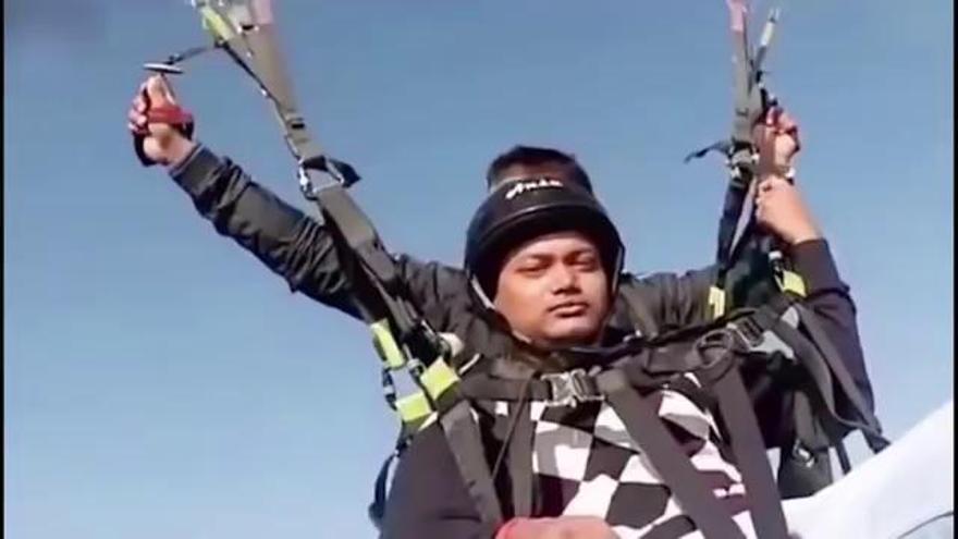 Vídeo: Escalofriante accidente mortal de un instructor de parapente