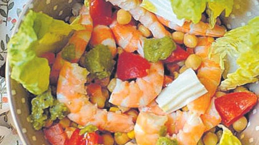 Ensalada de garbanzos y langostinos