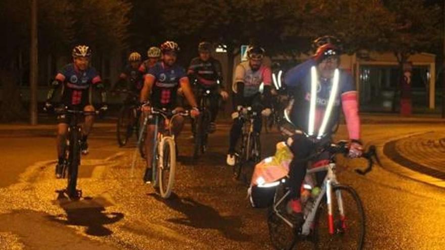 El regidor Juan Manuel Fernández fent la ruta.