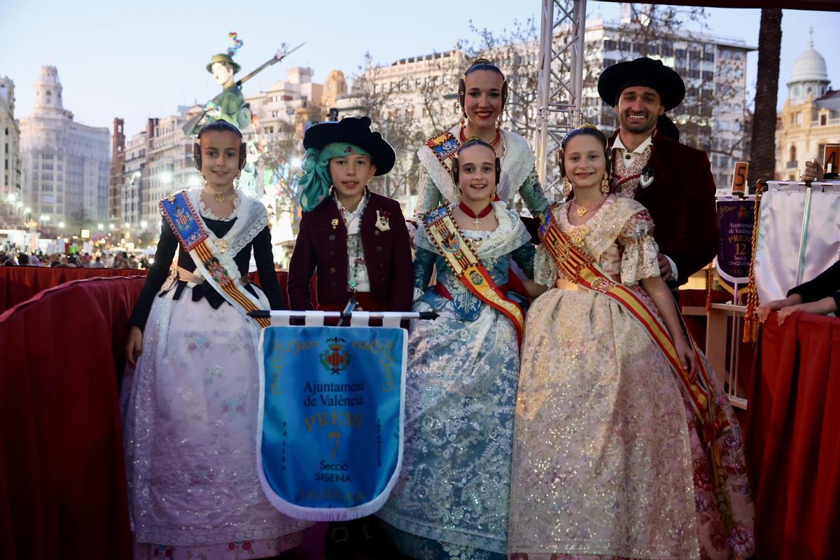 Los infantiles reciben los premios... que casi se pierden