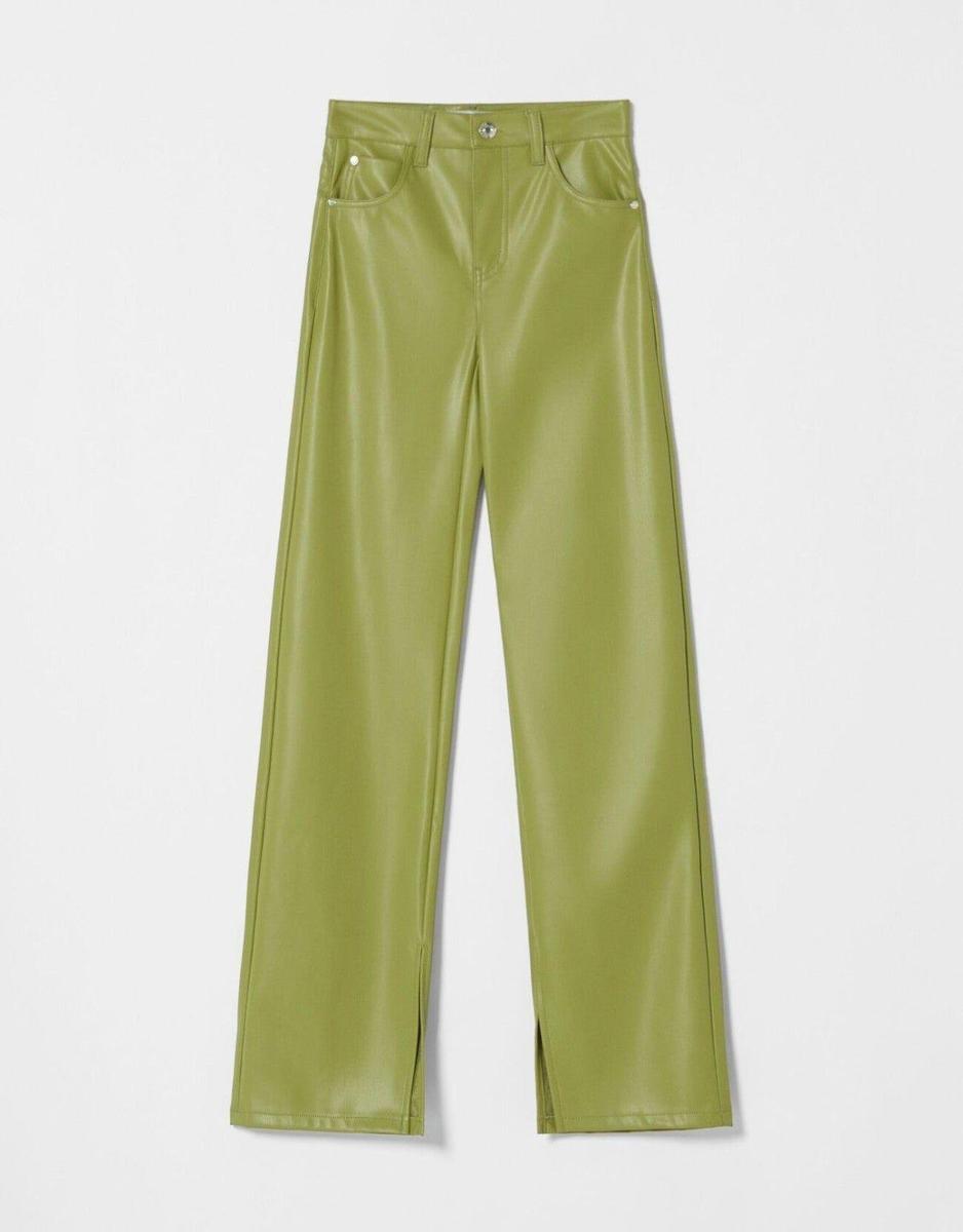 Pantalones de plasticuero verdes de Bershka