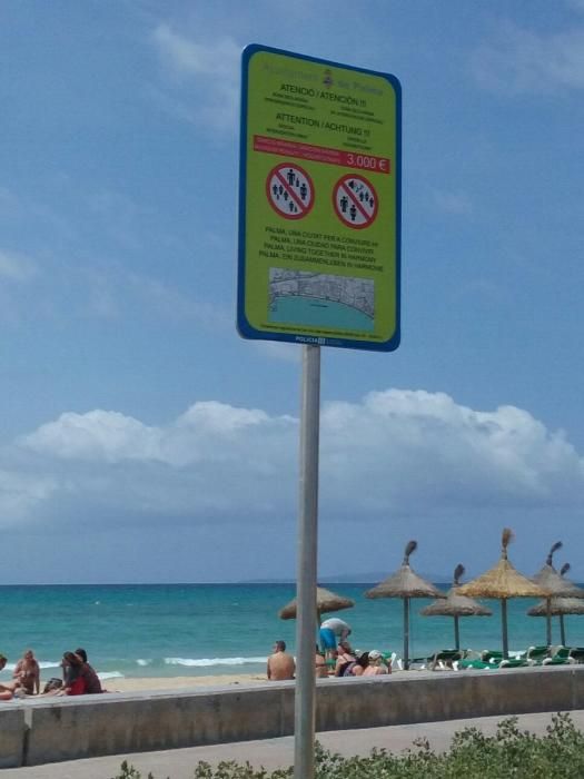 Schilder an der Playa de Palma