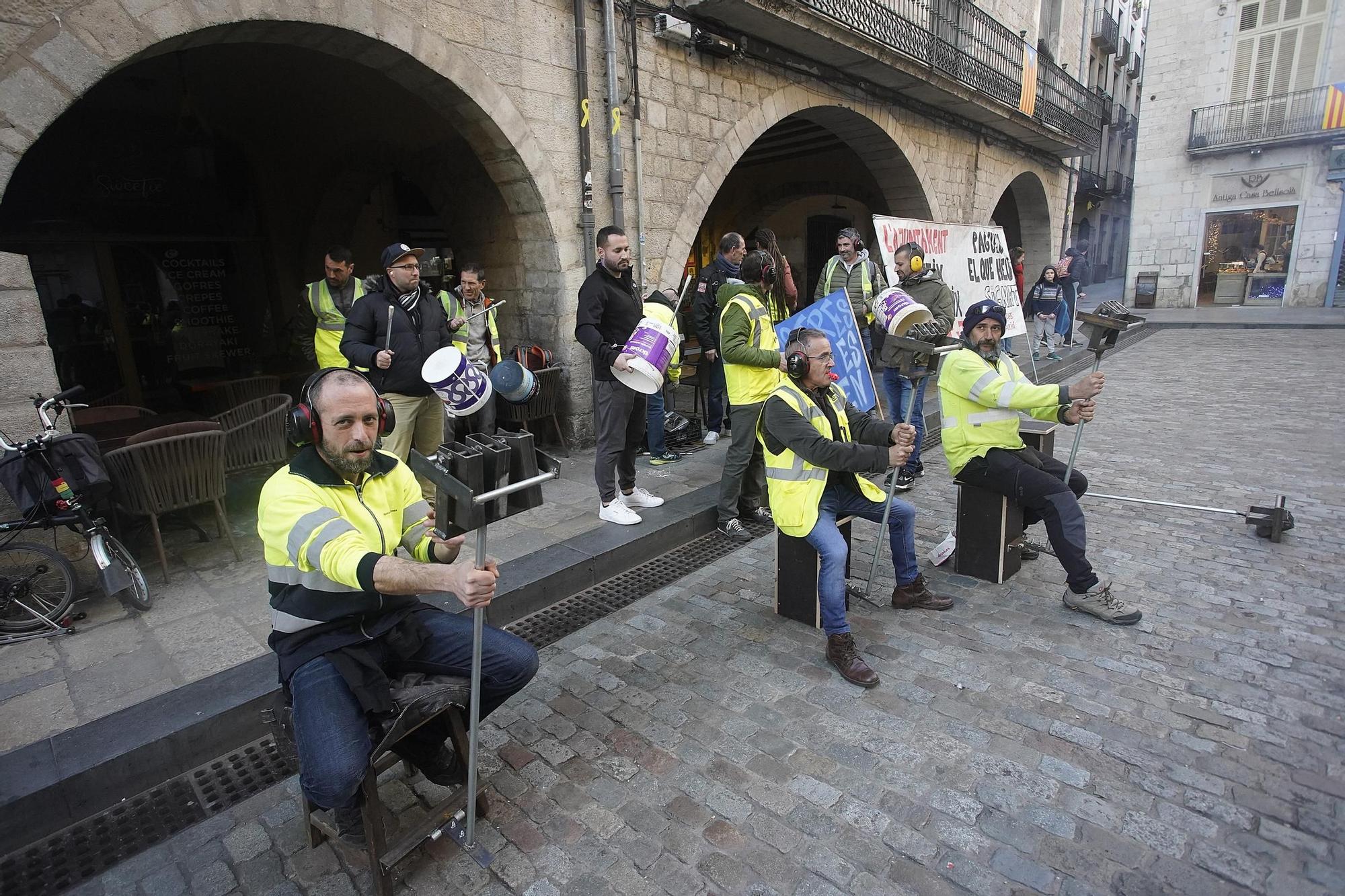 Tres protestes simultànies marquen el ple de Girona