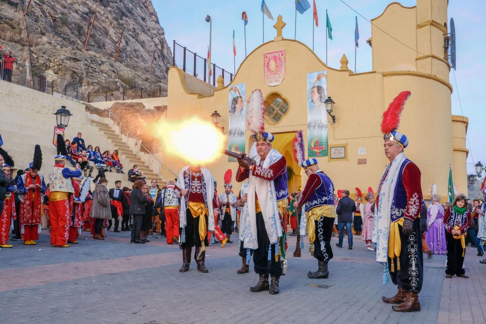 Bajada del Santo en las fiestas de Moros y Cristianos de Sax