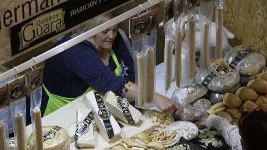 Un puesto de queso en la pasada edición de la feria.