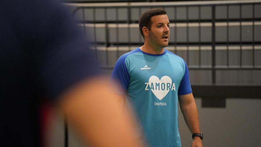 Iván López, entrenador del Balonmano Zamora: &quot;El equipo ha mostrado cosas positivas&quot;