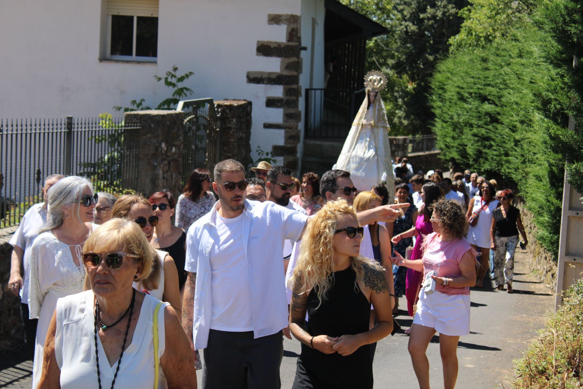 GALERÍA | Robleda procesiona con Santa Ana