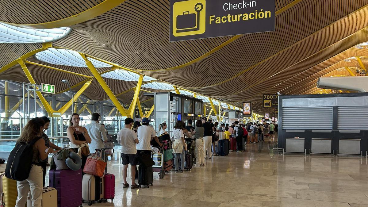 Vídeo: Malas noticias para los turistas, la UE crea un nuevo documento obligatorio para viajar