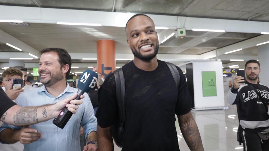 Cyle Larin llega a Mallorca: &quot;Estoy muy feliz&quot;