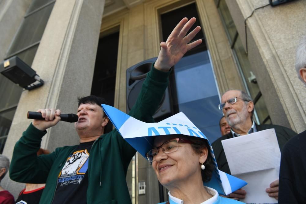 Marcha de 4.000 personas por la fachada marítima