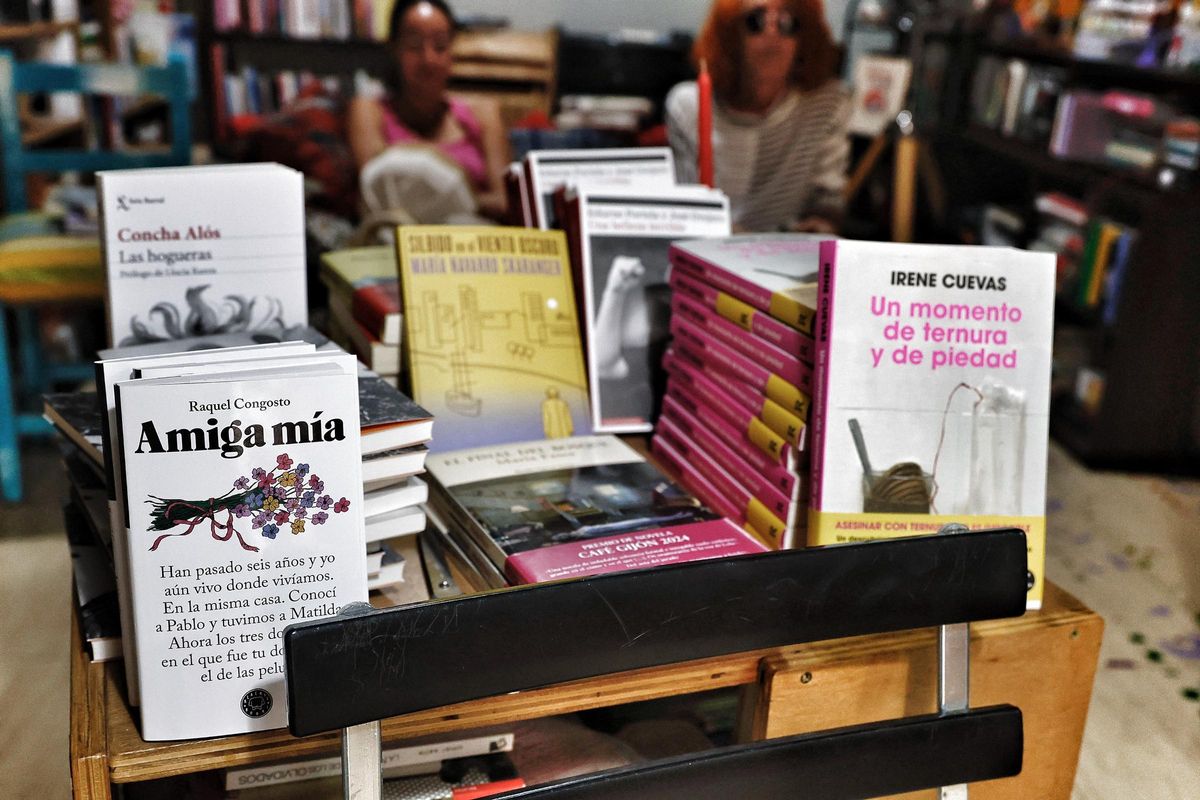 Libros expuestos en la Librería de Mujeres de Canarias.