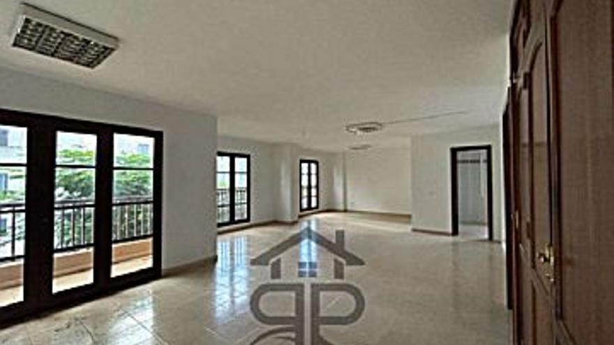 195.000 € Venta de piso en Arrecife, 1 habitación, 1 baño...