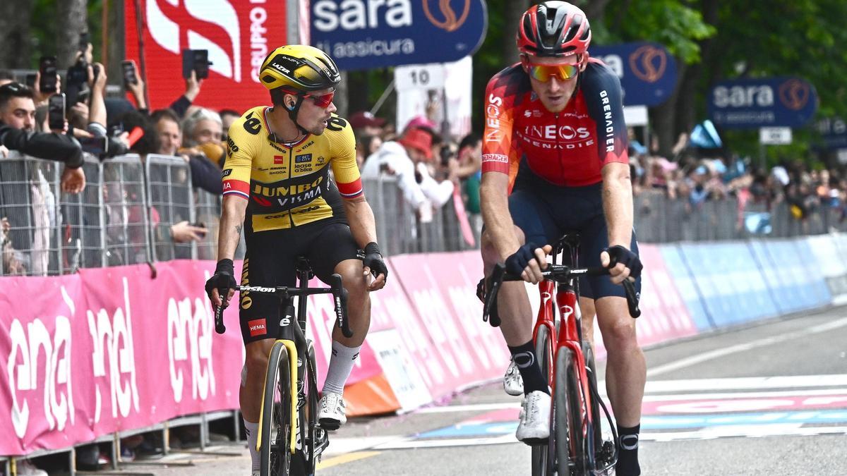 Fossombrone (Italy), 13/05/2023.- Slovenian rider Primoz Roglic (L) of team Jumbo Visma and British rider Tao Geoghegan Hart (R) of Ineos Grenadiers cross the finsh line during the eighth stage of the 2023 Giro d'Italia cycling race over 207 km from Terni to Fossombrone, Italy, 13 May 2023. (Ciclismo, Italia, Eslovenia) EFE/EPA/LUCA ZENNARO