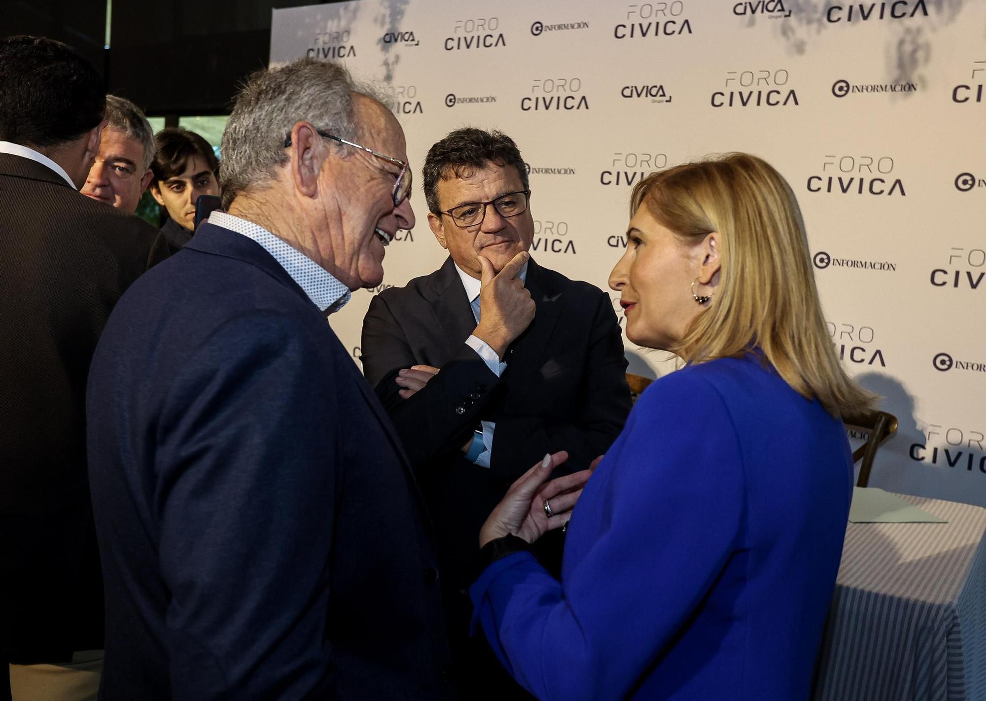 Foro Cívica y Club Información en el Restaurante Maestral