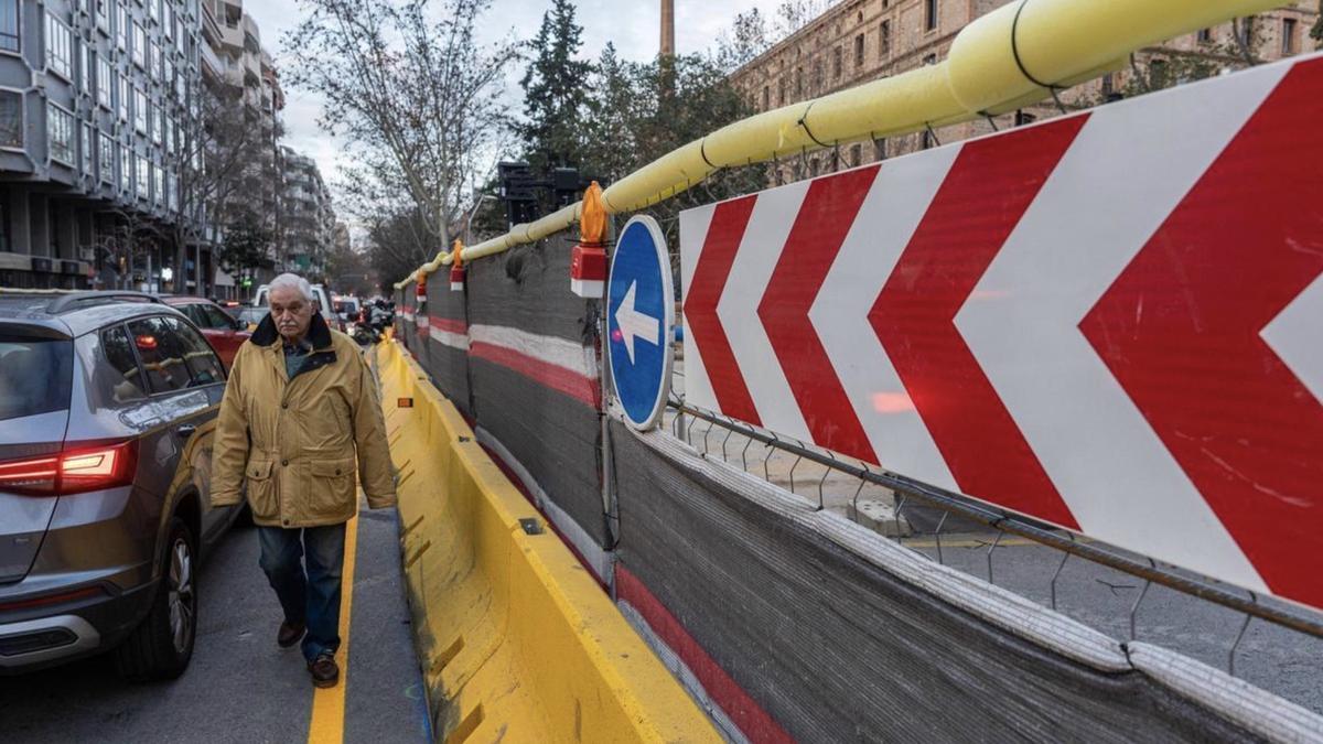 La calle de Rosselló, de alta intensidad de tráfico ahora por culpa de las obras de Urgell.