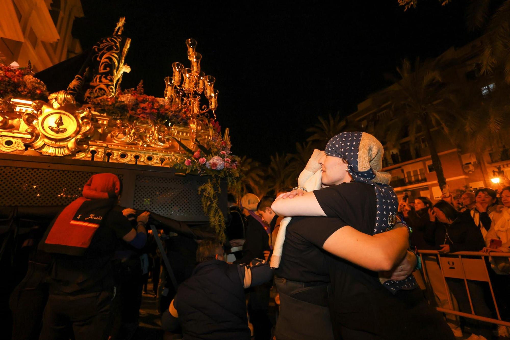 Semana Santa Marinera: La Dolorosa procesiona por el Cabanyal