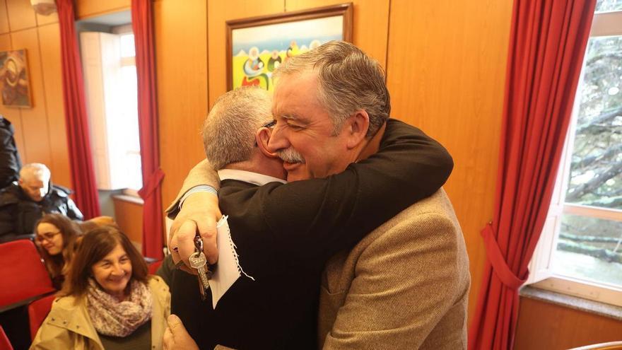 El alcalde de Oleiros celebra su absolución en el caso de la Casa Carniero