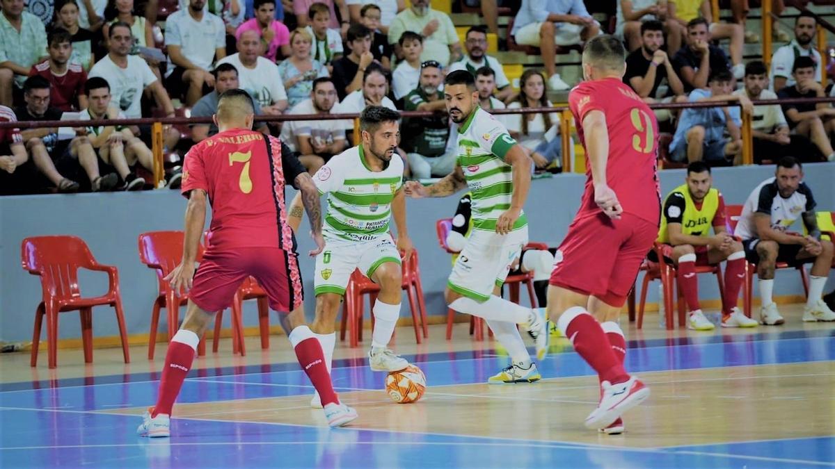 Jesulito y Jesús Rodríguez, durante un lance ante ElPozo Murcia en Vista Alegre.