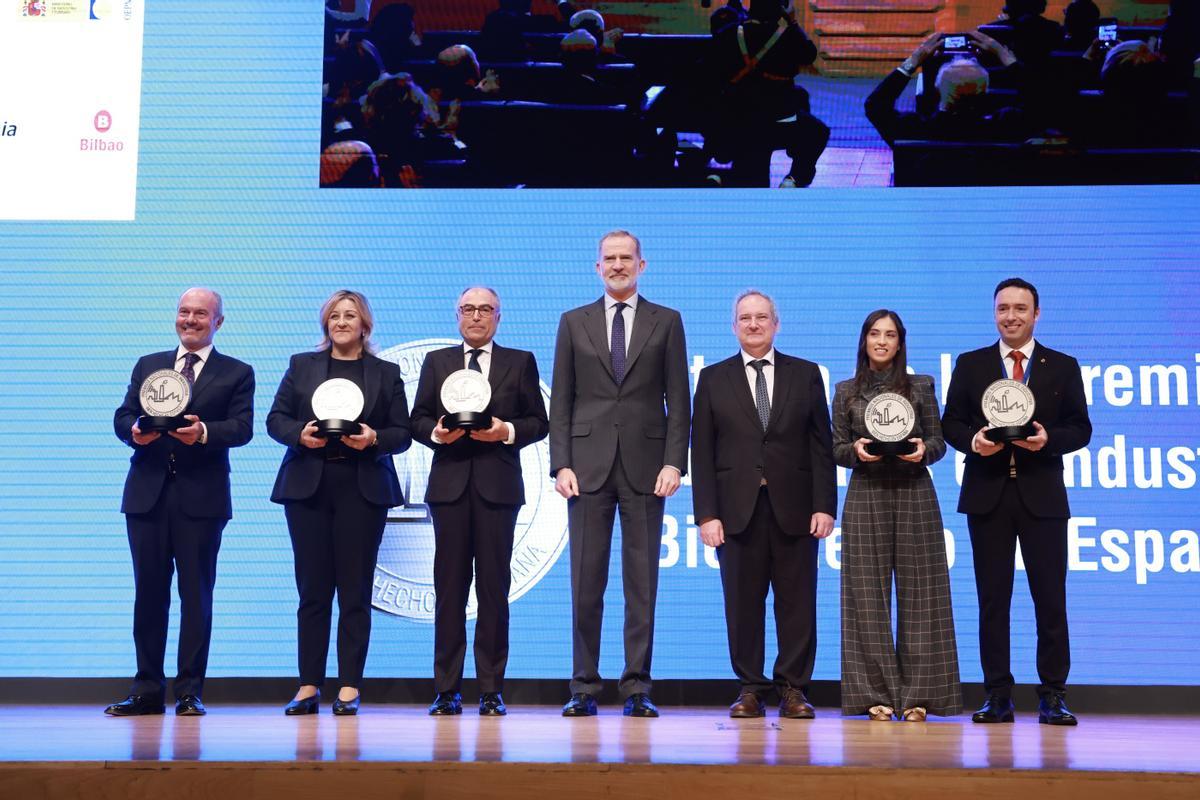 Eduardo Ferrer, de Slimop, tercero por la izquierda junto al rey Felipe VI