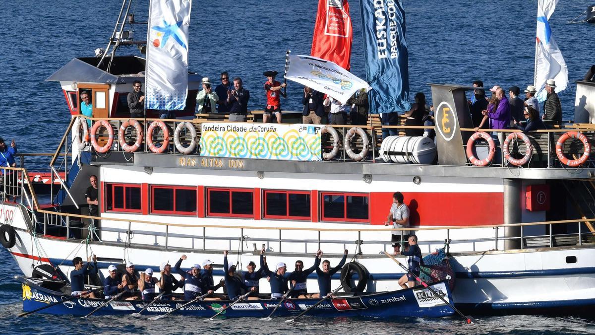 Bermeo Urdaibai y Donostia Arraun ganan la Bandeira Cidade da Coruña