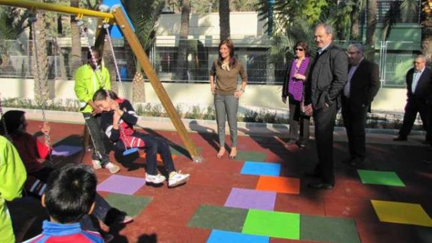 Mónica Lorente inauguró ayer el parque del poeta oriolano.