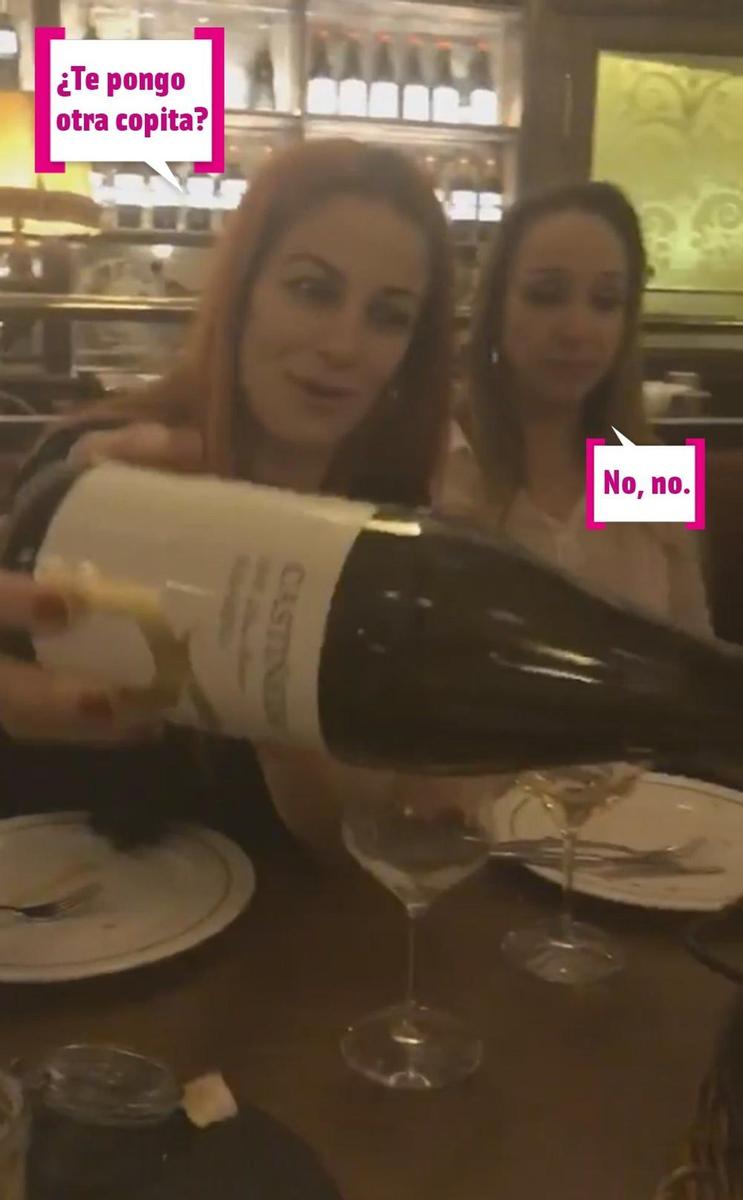 Vicky Gómez de cena con los profes de OT