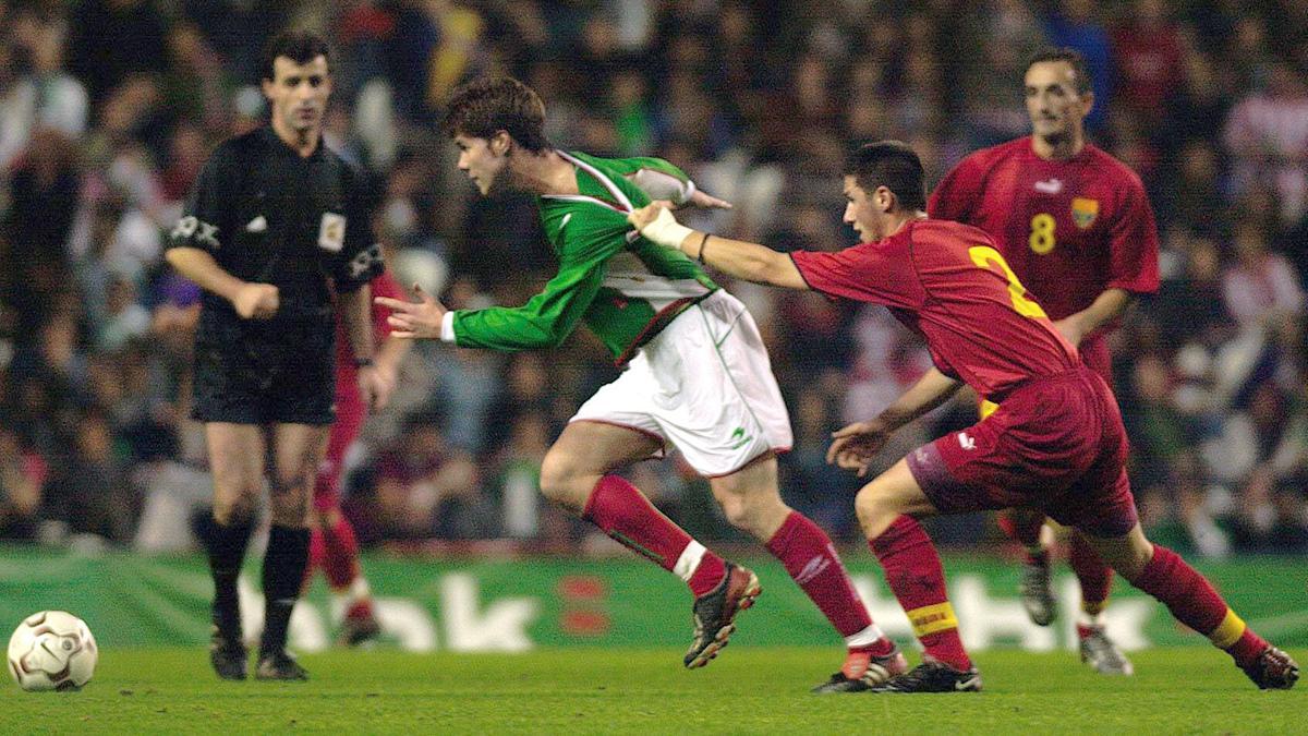 Xabi Alonso, durante el Euskadi- Macedonia disputado en 2002 en San Mamés.