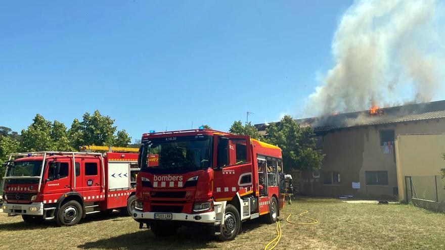 Evacuats 170 nens d’una casa de colònies que ha cremat al Vallès Oriental