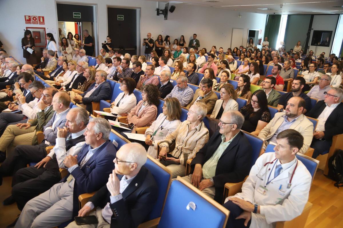 Asistentes al acto '50 años de ciencia' en el Imibic.