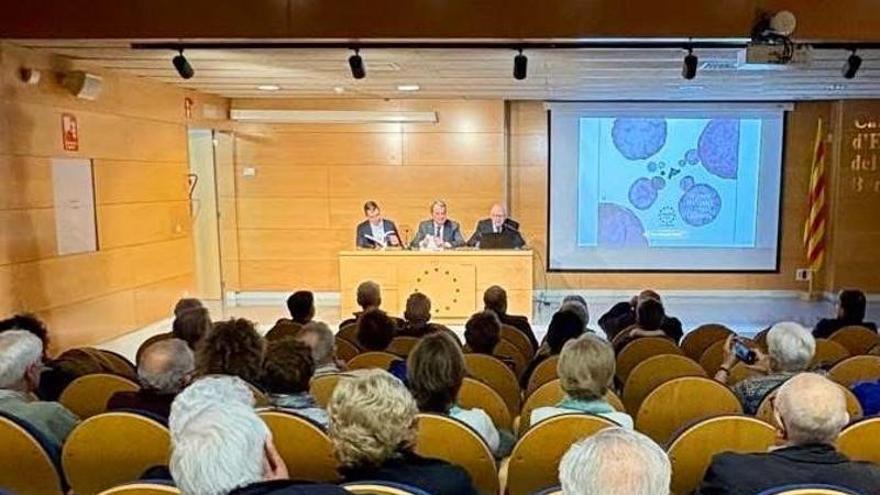 Més d'un centenar de persones assisteixen a la presentació del llibre de Jaume Farguell a Berga