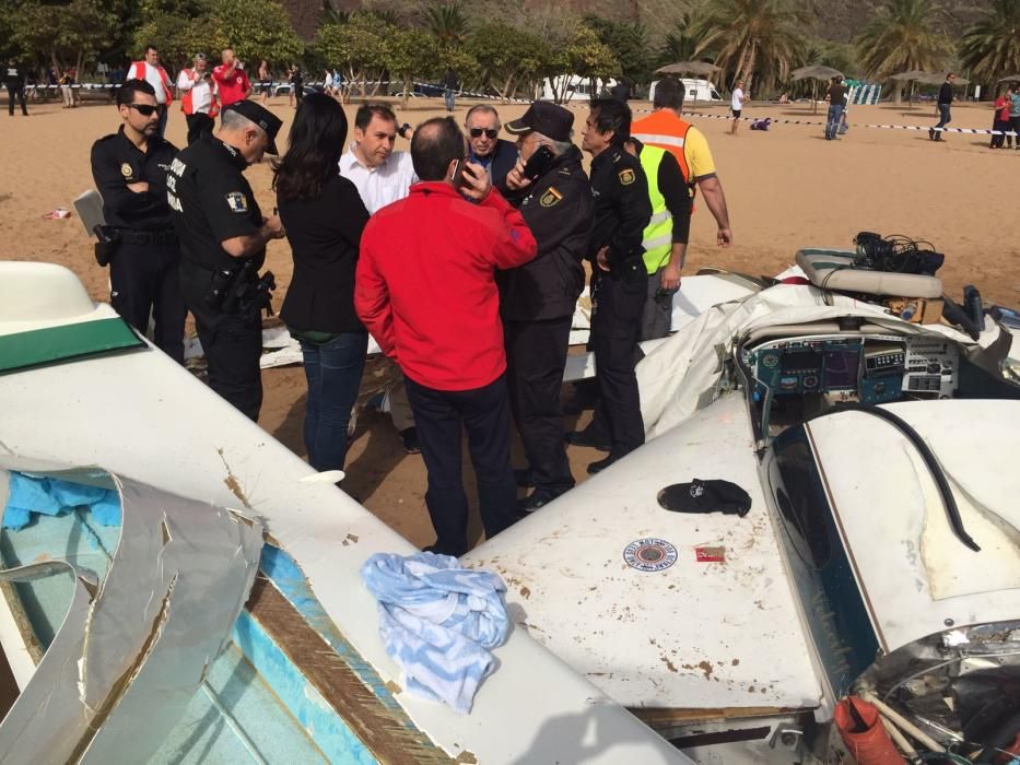 Aterrizaje de emergencia de una avioneta en la playa de Las Teresitas