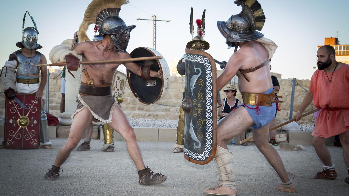 Recreación de la lucha de gladiadores en Lucentum.