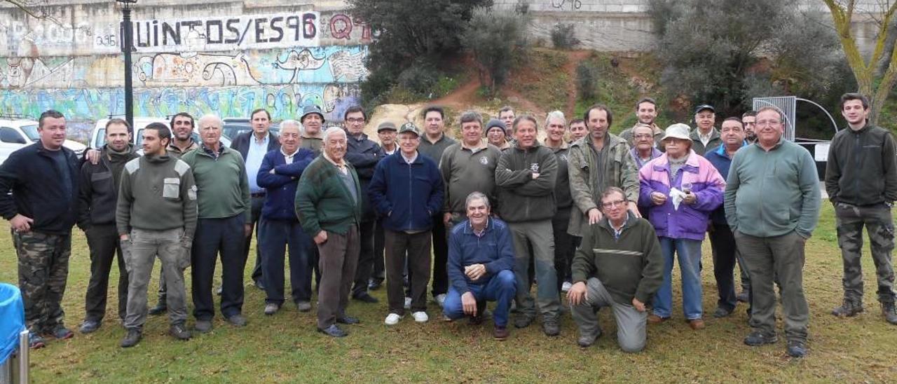 Los cazadores celebraron el final de temporada con una torrada en Maria de la Salut.