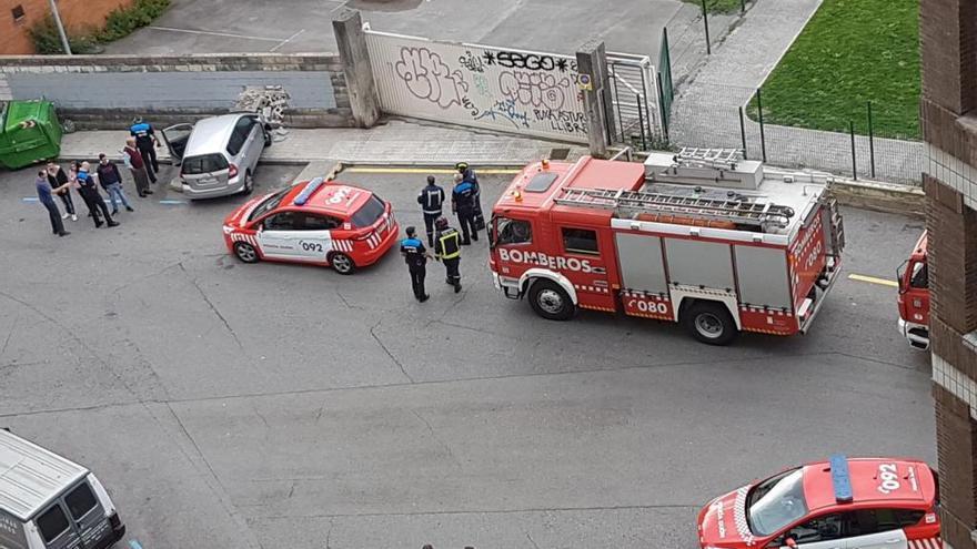 Un joven estrella su coche contra una tapia en el &quot;solarón&quot;