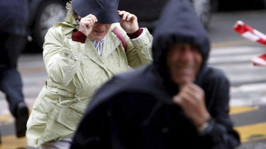 El fuerte viento se suma a la lluvia y al frío en toda España