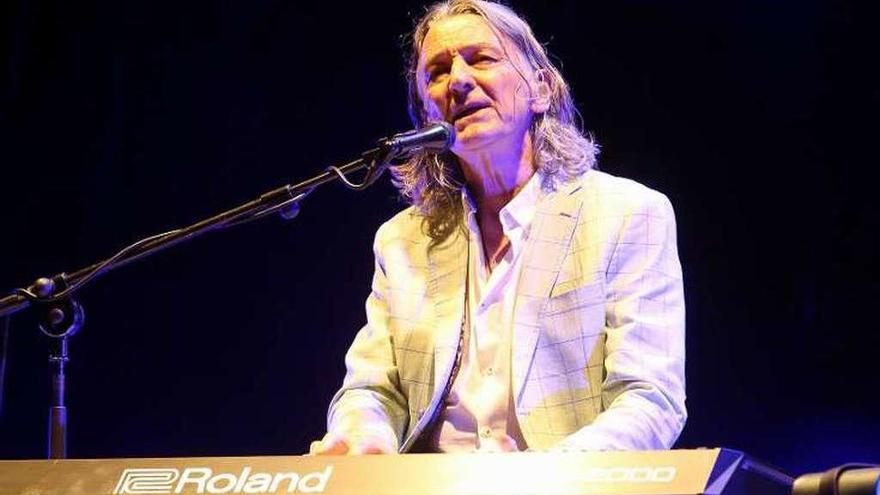 Roger Hodgson, durante el concierto de anoche en Castrelos. // Marta G. Brea
