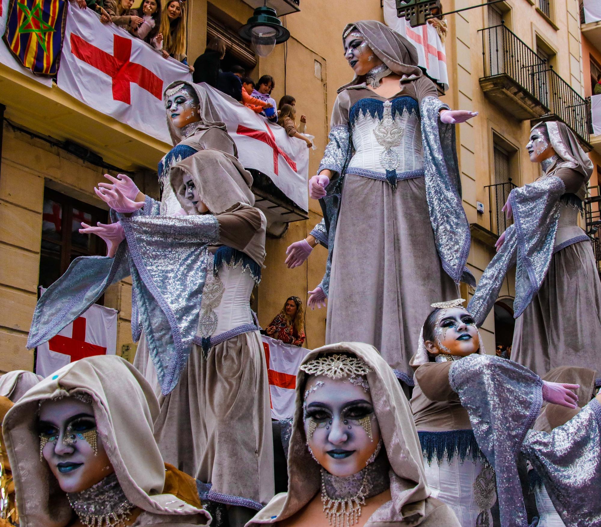 Espectaculares boatos y carrozas en las Fiestas de Alcoy