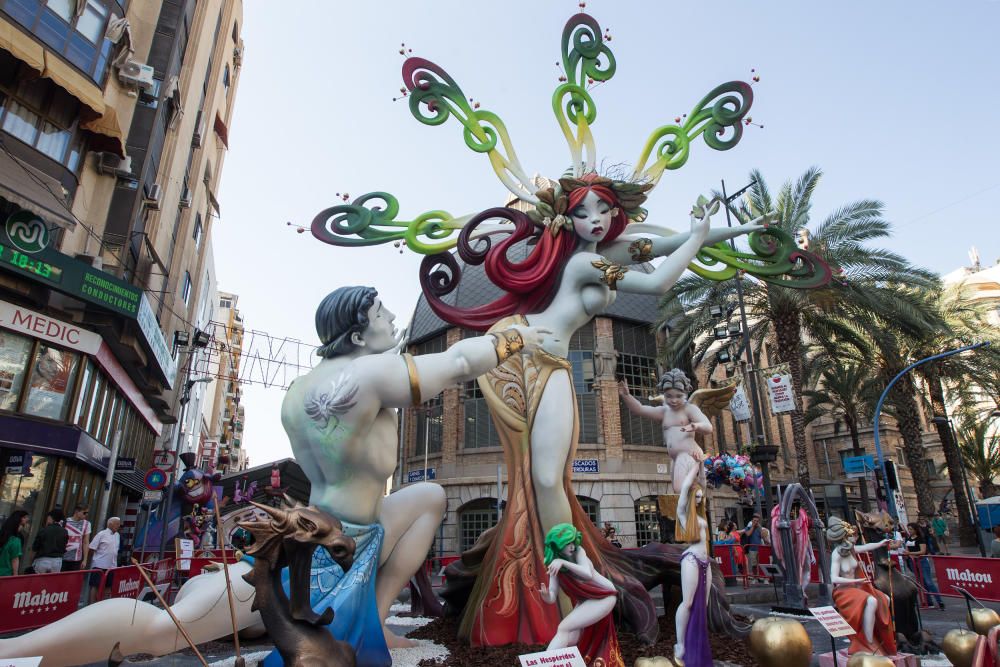 Hoguera Mercado Central, segundo premio de Segunda Categoría