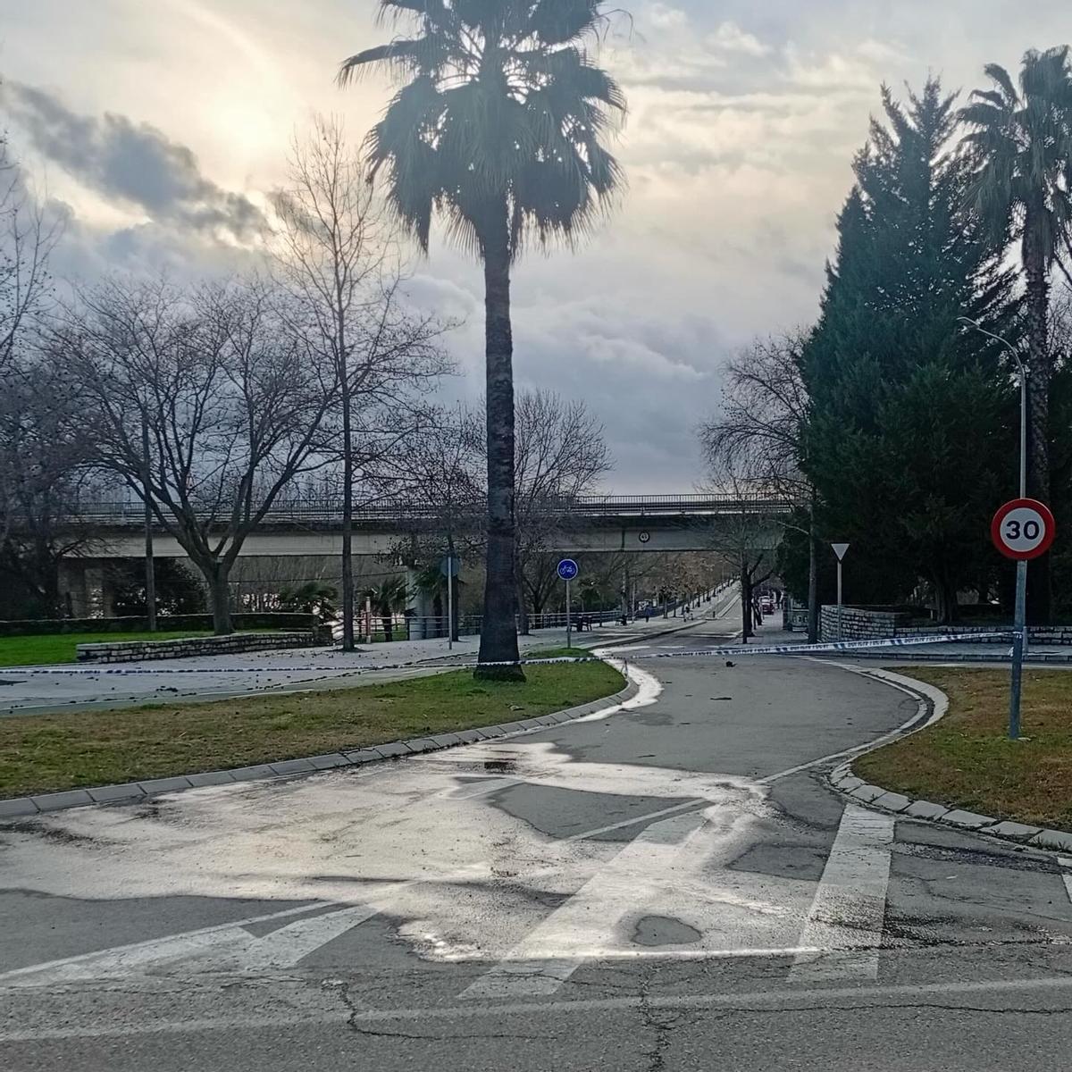 El Paseo de la Isla, junto al río Alagón, tiene cerrado el acceso a vehículos.