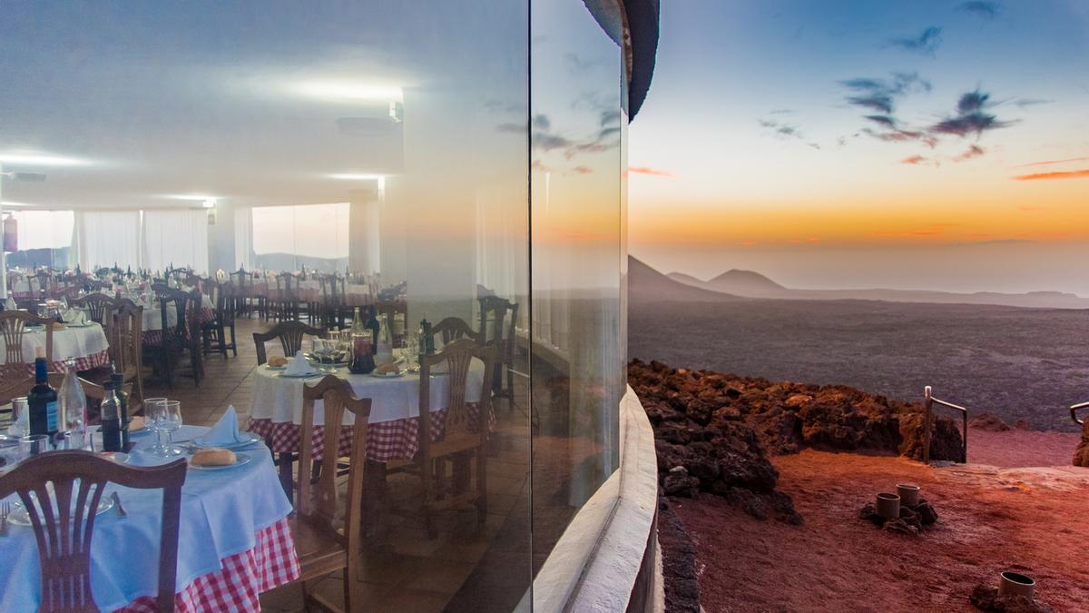 Restaurante de las Montañas del Fuego, en el Islote de Hilario, en el Parque Nacional de Timanfaya (Lanzarote).