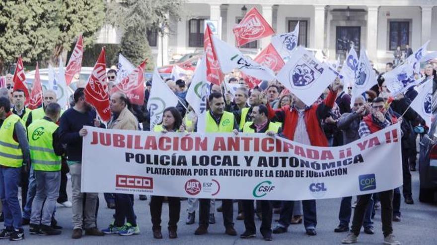 Éstas son las diez razones por las que los policías locales piden la jubilación anticipada