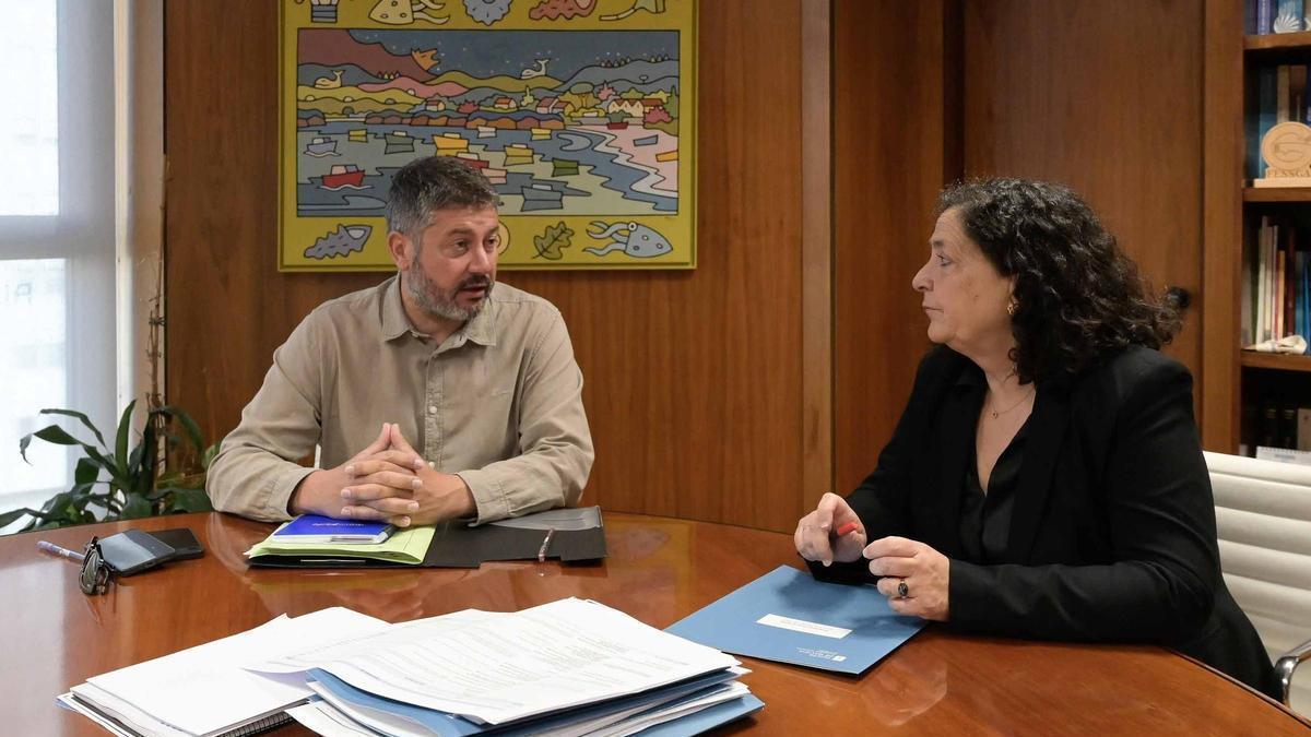 Francisco Calo e Belén do Campo avaliaron as necesidades de Outes.